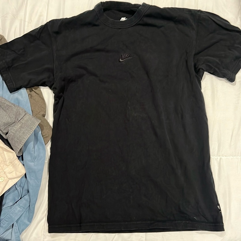 Nike Men’s Small Black The Nike Tee loose fit